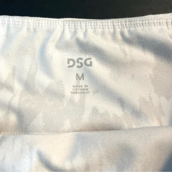 DSG white Leggins cropped, size medium - Picture 5 of 9